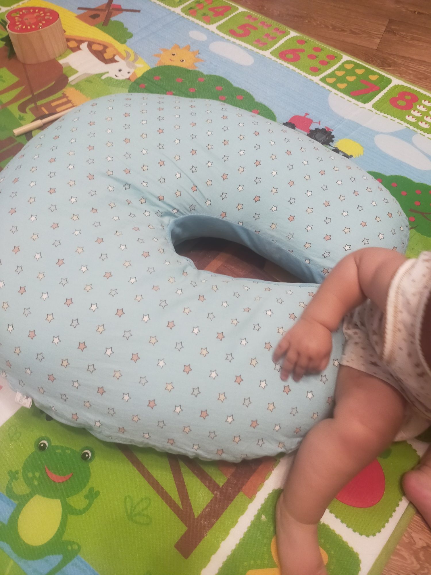 Подушка для кормления малыша