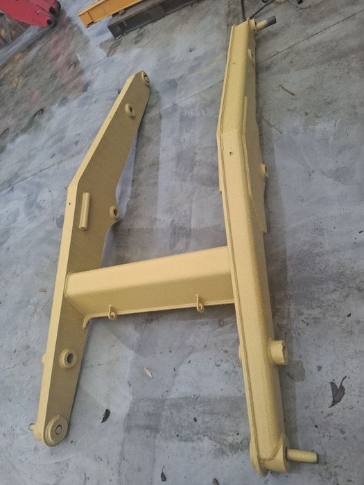 Brat Caterpillar 428E Fata