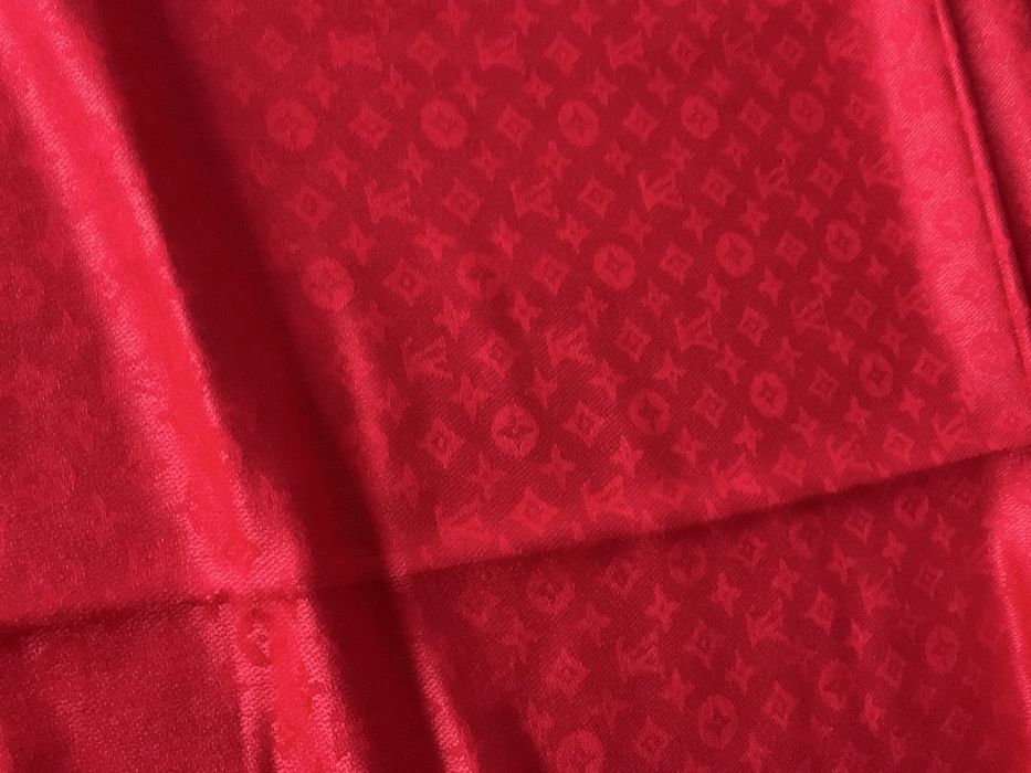 Esarfe Louis Vuitton impecabile