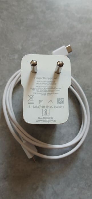 Продам зарядки для телефонов оригинал 100%