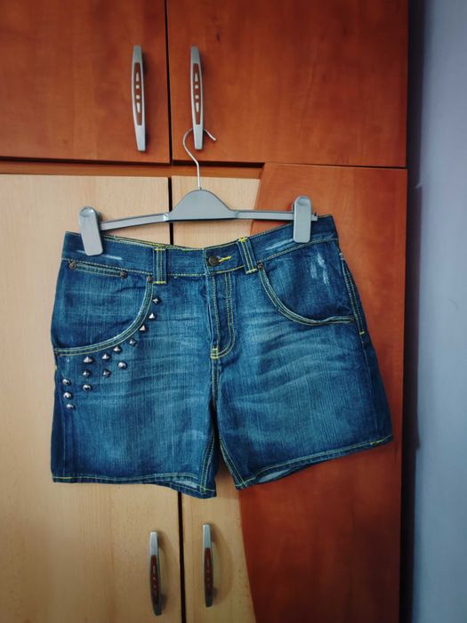 Vând fuste și pantaloni de blugi