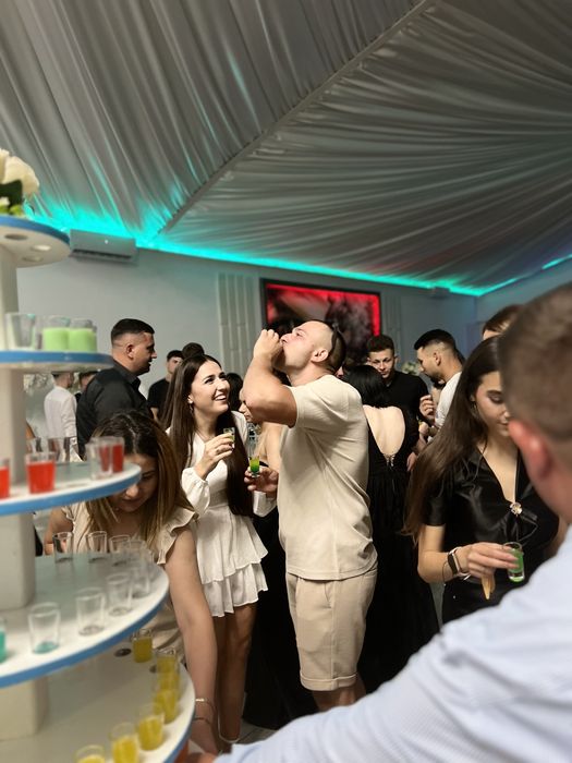Bar mobil, tort de shoturi , stand de limonada