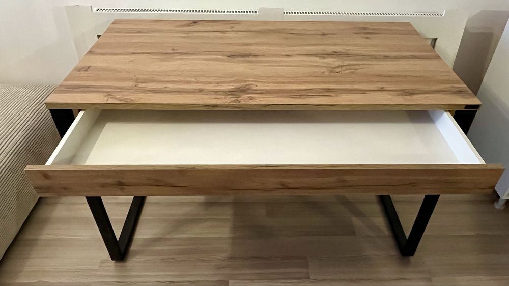 Birou cu sertar, stare perfecta, dimensiune 120 x 60 x 77 + un scaun