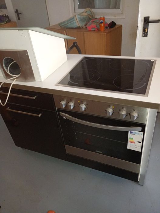 Plita incorporabila cu cuptor la priza