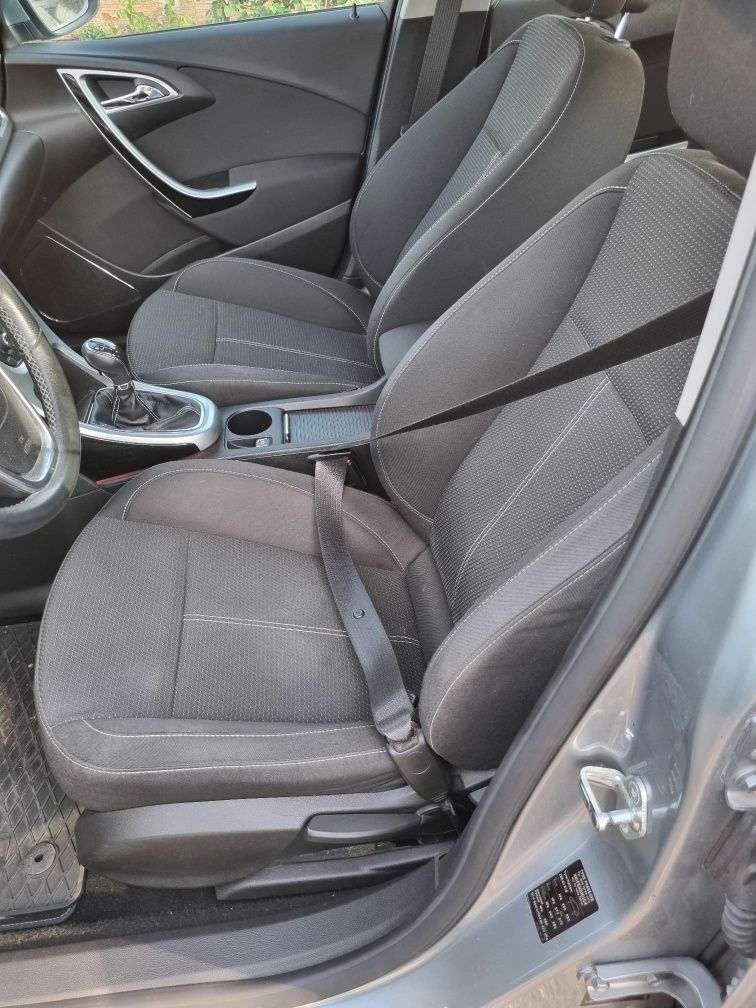 Opel  astra  2,0  Recent   Adus   2012