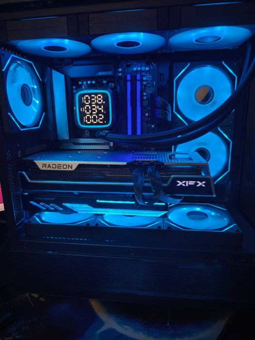 PC Gaming / Ryzen 7 9700X / RX 7800 XT GDDR6 16Gb 64 Gb DDR5 6000Mhz
