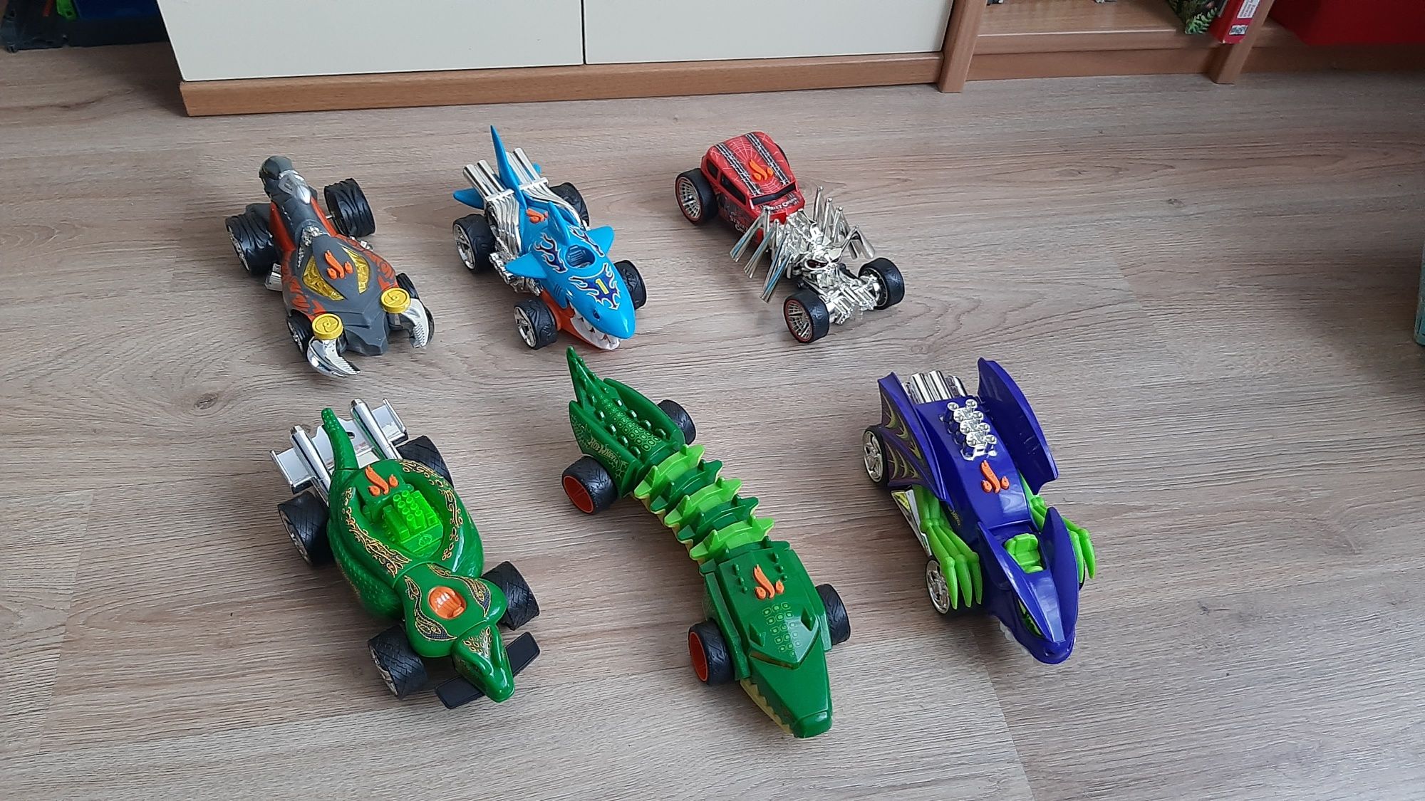 Писти и колички Hot Wheels