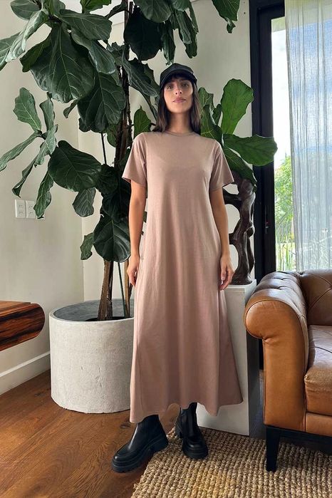 Платье футляр с карманами а крой к низу с карманами по бокам лёгкий ле