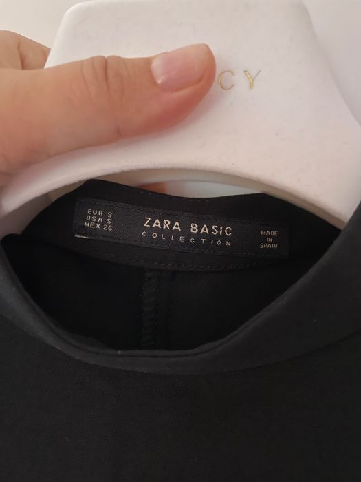 Рокля на Zara прав модел
