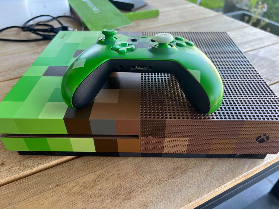 Xbox One S 1Tb Minecraft Limited Edition complet la cutie