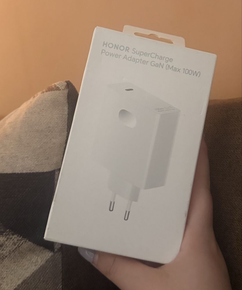 Бързозареждащо зарядно 100W