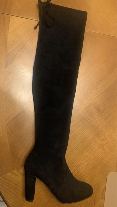 Високи ботуши над коляното