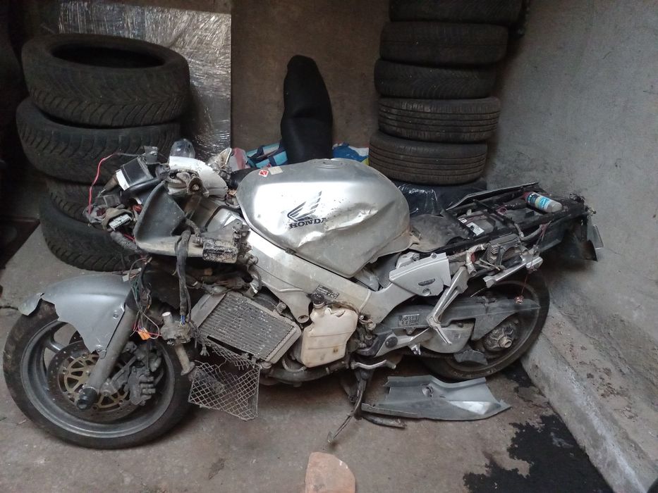VFR 800 FI avariat