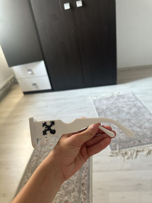 Vand ochelari off white Noi