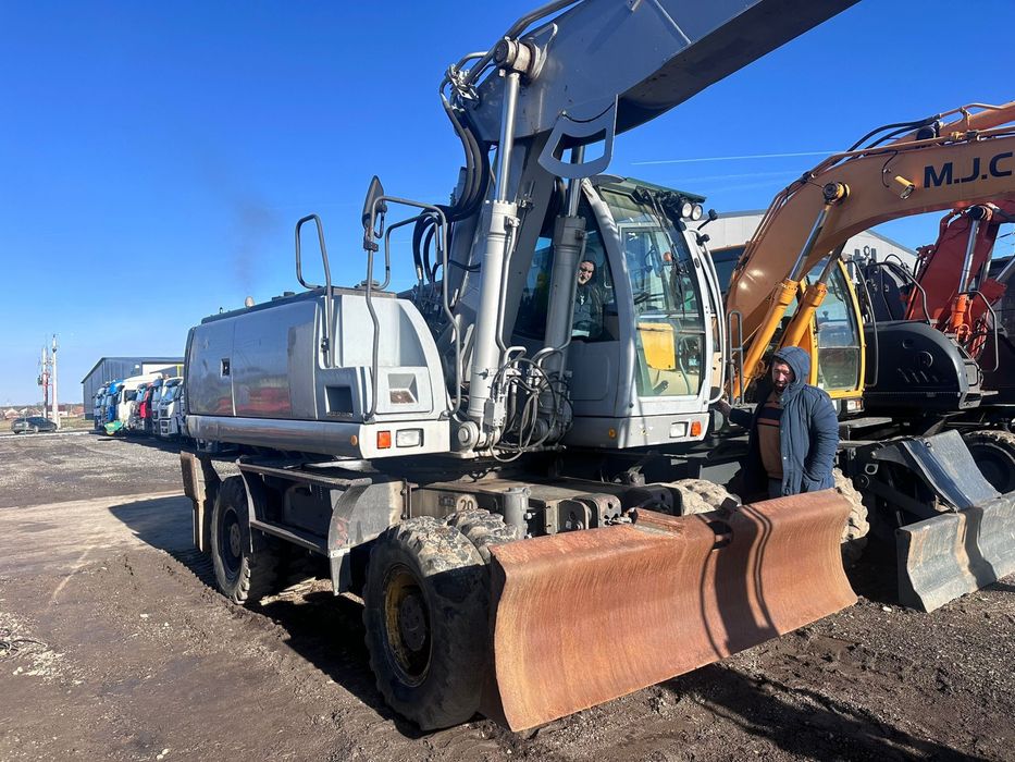 Excavator New Holland