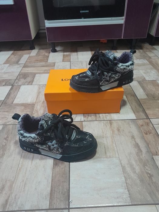 Louis Vuitton skate swarovski