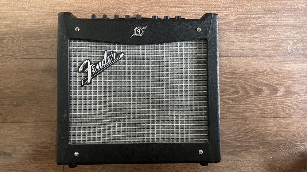 Комбоусилитель Fender Mustang I (V.2)
