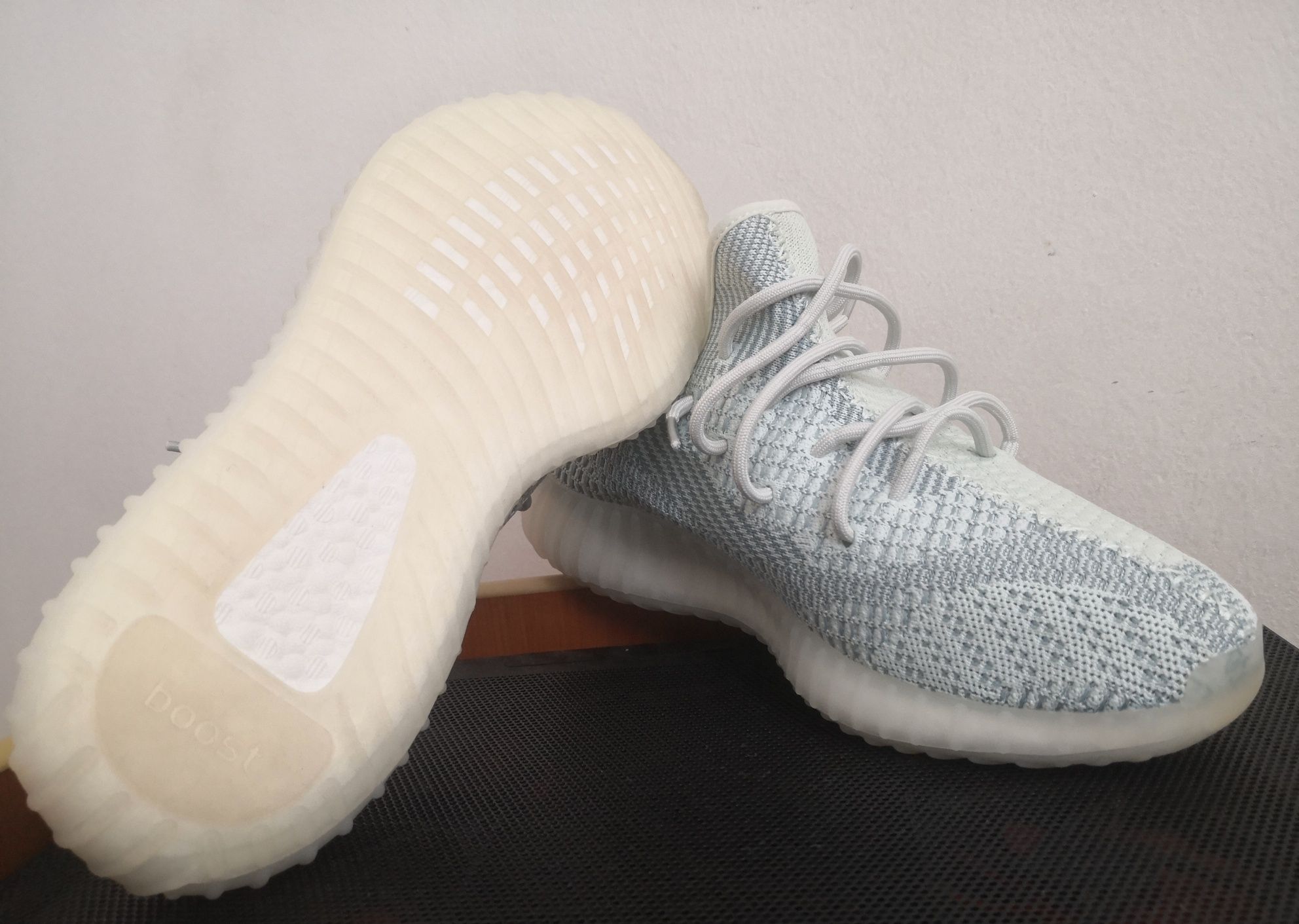 Yeezy 350 V2 Cloud