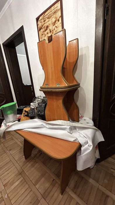 Стол, посуда бесплатно!