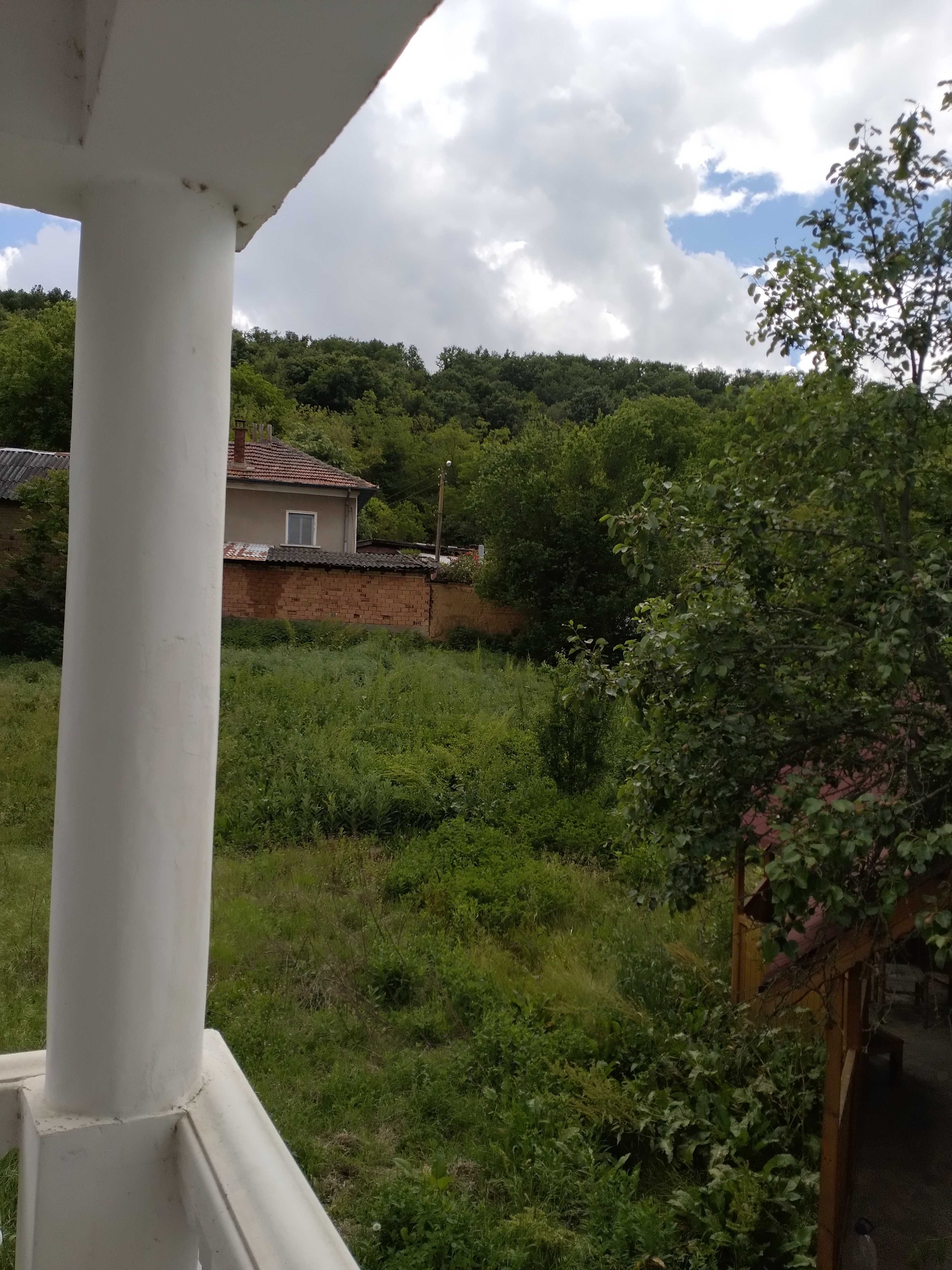 Двуетажна къща с две спални, кухня и баня