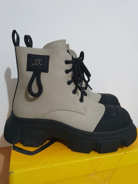 Продам женские новые ботинки. Весна - Осень