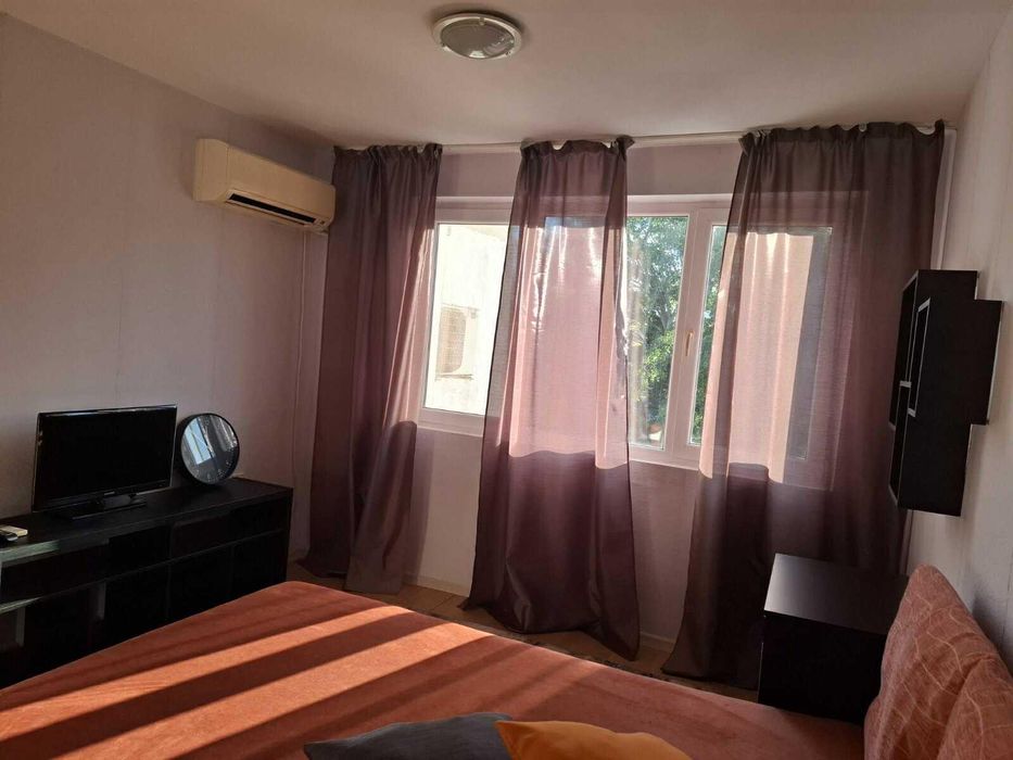 Дава се под наем Двустаен апартамент в Варна, Цветен квартал - 65 кв.м за 375 € - Снимка #2