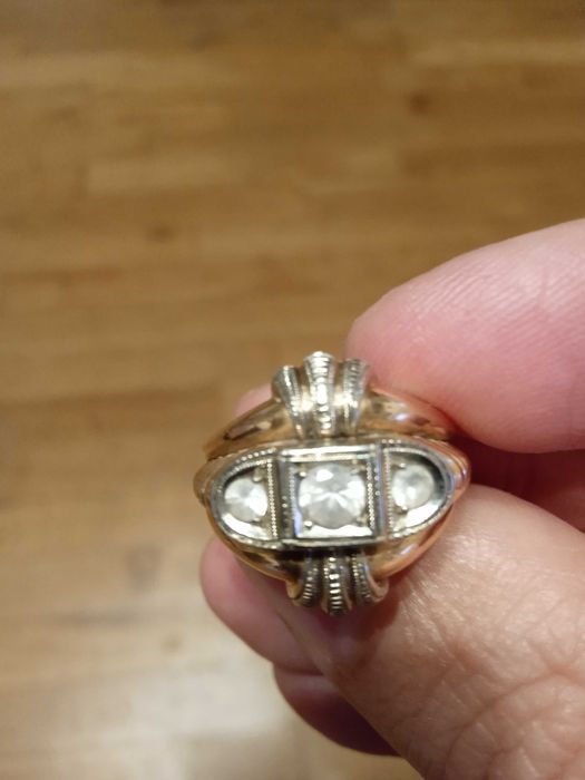 inel aur cu diamante