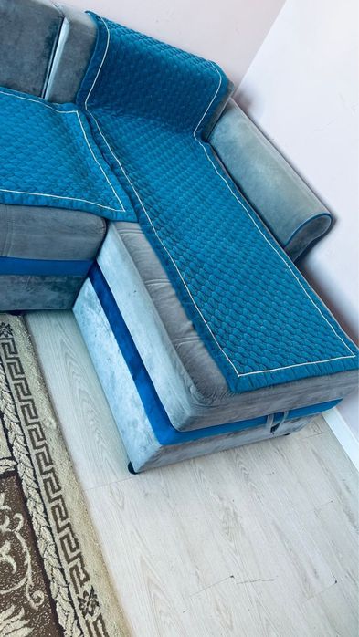 Мягкии уголок для гостинной