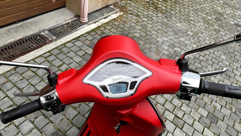 Vespa Primavera S 50 – 2020, roșu mat, 1.400 km