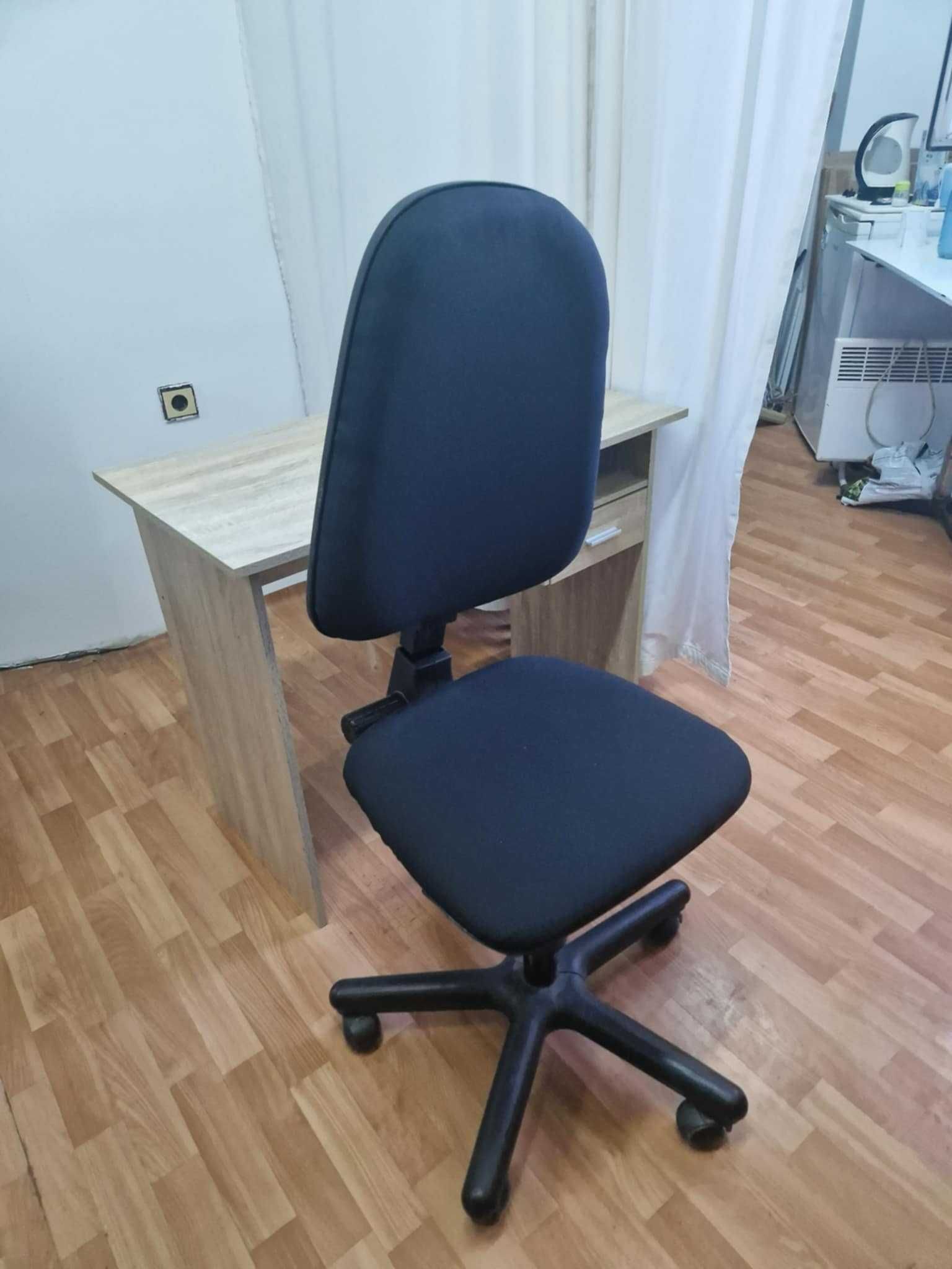 офис стол или за ученик