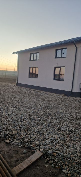 Vând casa noua la vartina 200m,  1 h teren