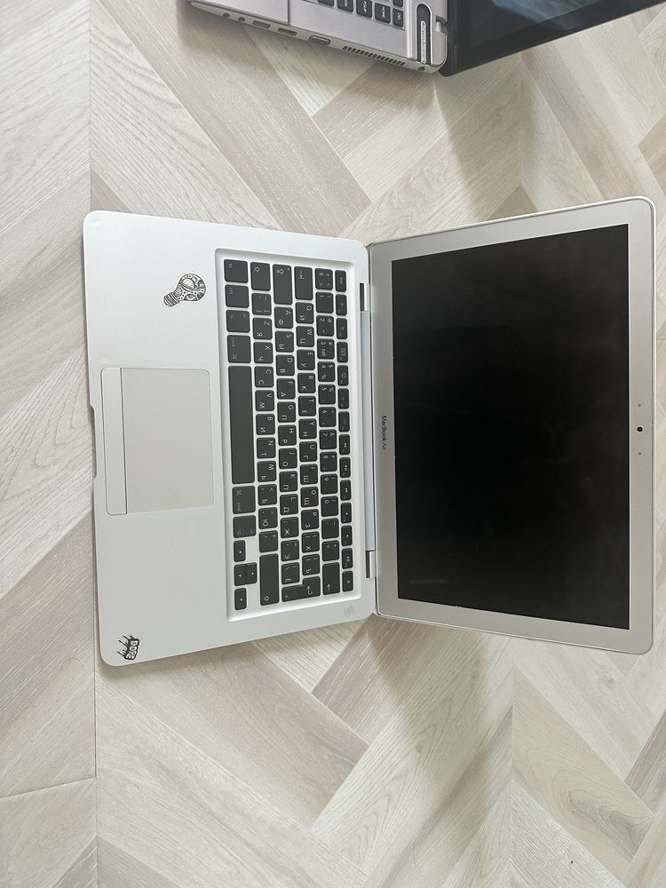 Macbook air в хорошем состоянии