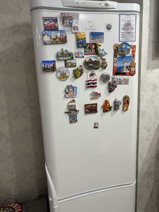 Продам 2х камерный холодильник indesit