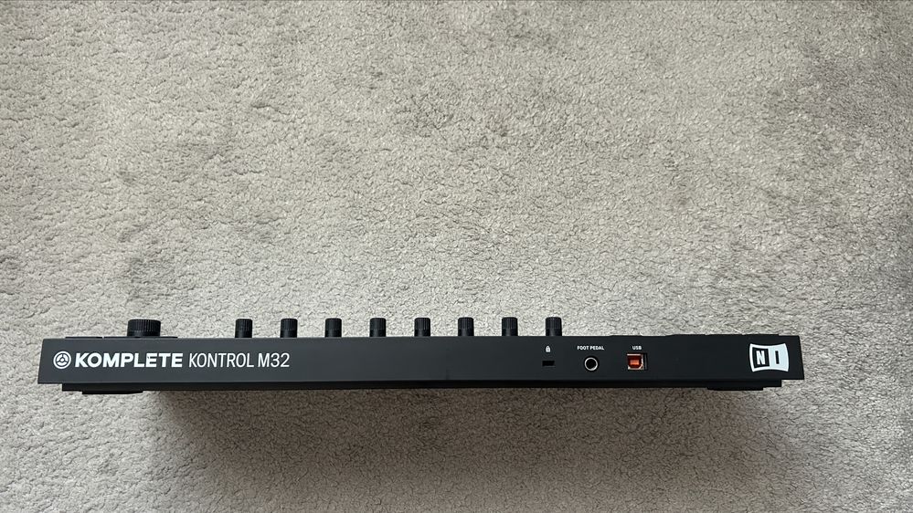 NI kimplete kontrol m32 Midi клавиатура