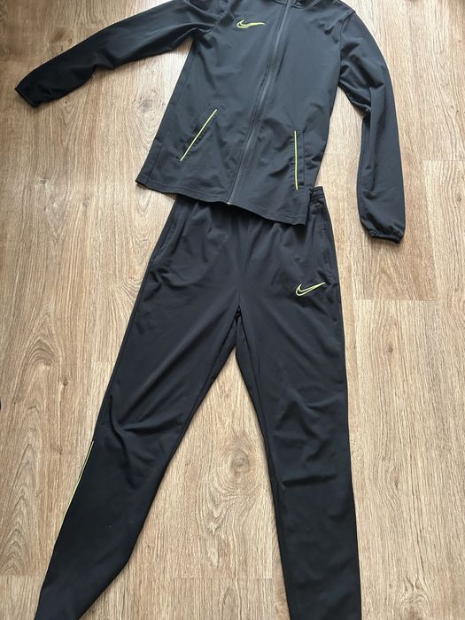 Nike Dri-FIT спортен комплект