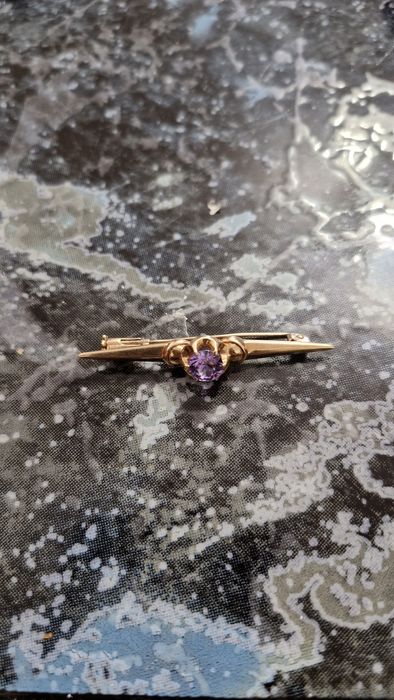 Brosa de aur cu diamant