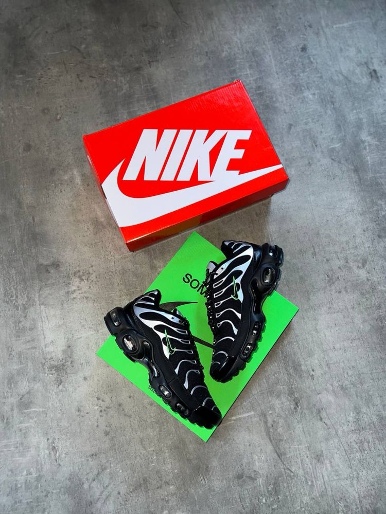 AİR MAX PLUS TN “Black Silver Green Strike”