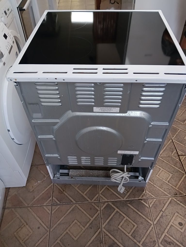 Свободно стояща печка с керамичен плот Gorenje 2 години гаранция!