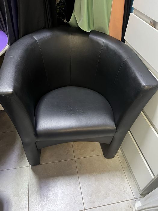 Черно,кожено кресло