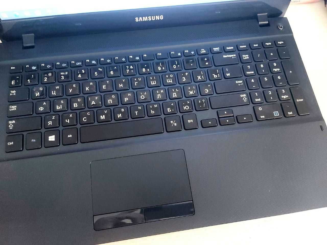 Ноутбук Samsung NT450R5E
