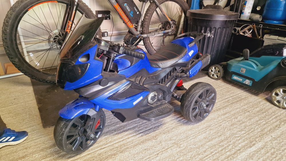 Motocicleta electrica copii ( madina, triciclu)