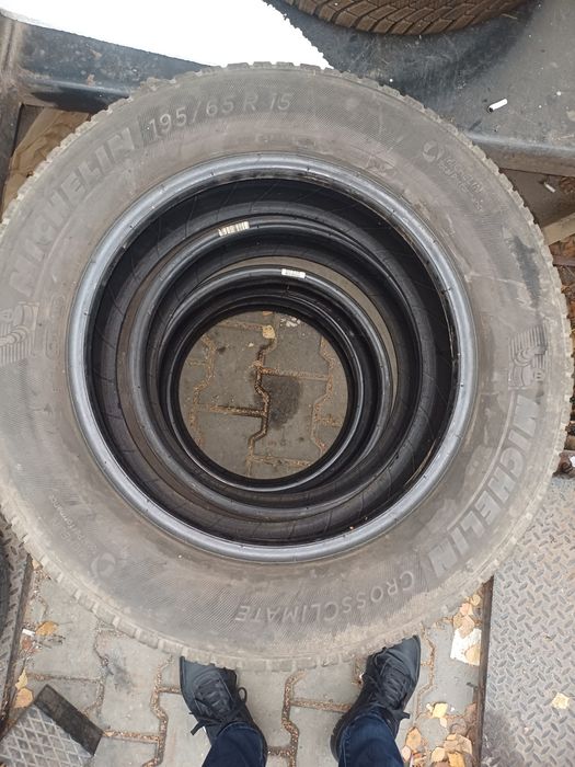 De vânzare 4 anvelope iarna Michelin 195 65 15 și semperit 215 65 16