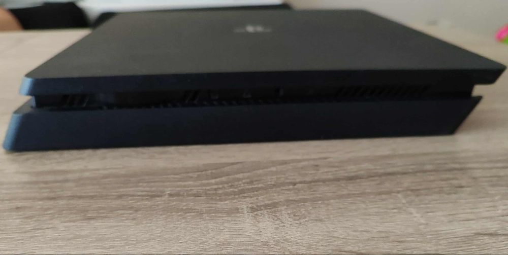 Playstation 4 Slim + Игри