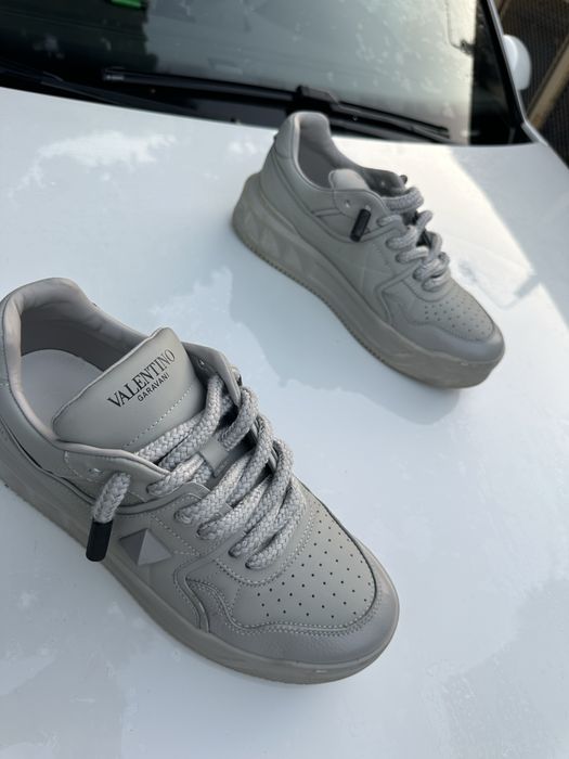 Valentino Garavani One Stud XL gri