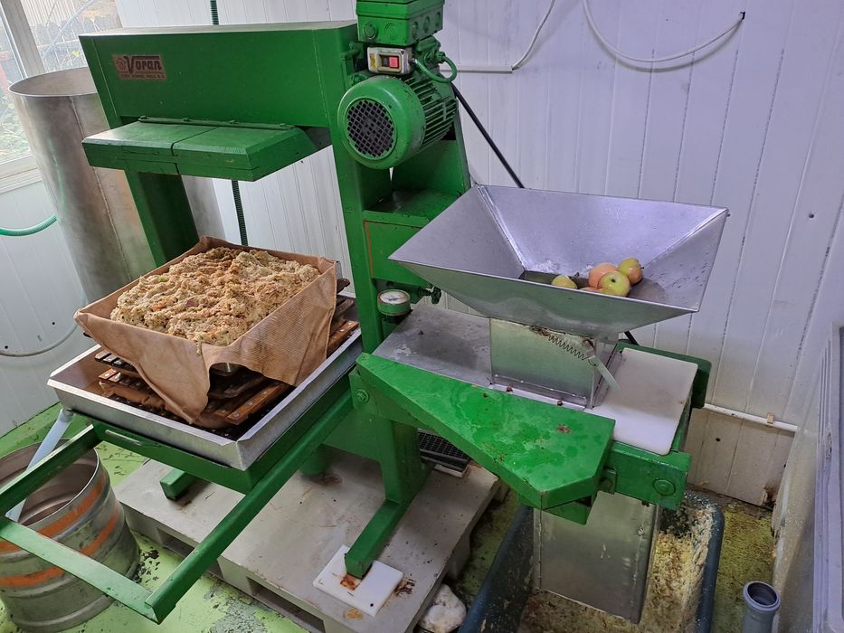 Presa hidraulica cu tocator pt procesare sucuri naturale din fructe și