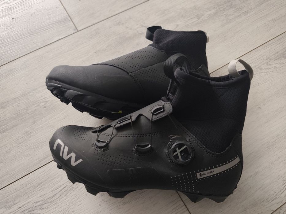 Зимни обувки за колоездене