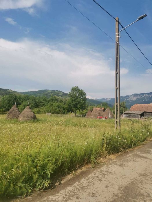 Teren parcelat, valea Ariesului