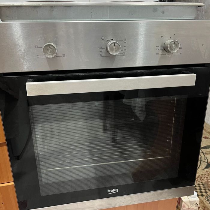 Продам электро плиту с духовым шкафом