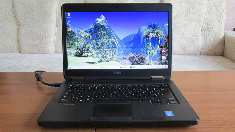 14 инча Dell с Intel i5 и слот за SIM карта
