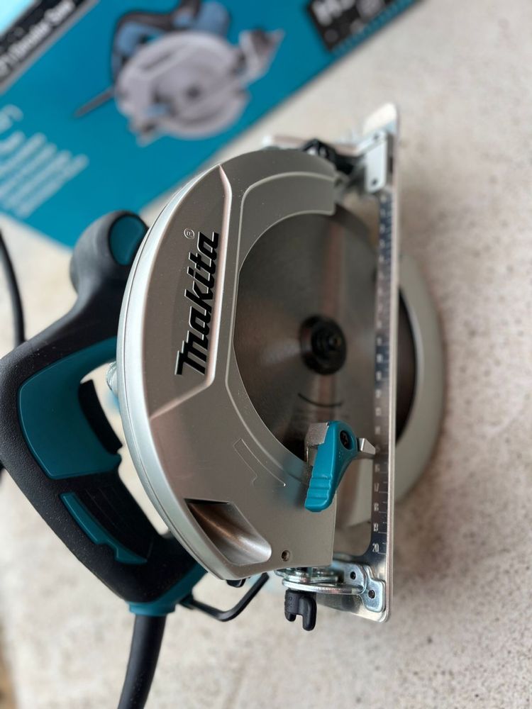 Продаю дисковую пилу Makita HS7601